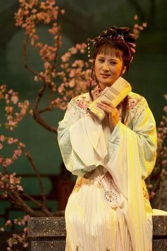 越剧演员单仰萍,越剧璀璨星耀——单仰萍，越剧璀璨之星，单仰萍的闪耀之路